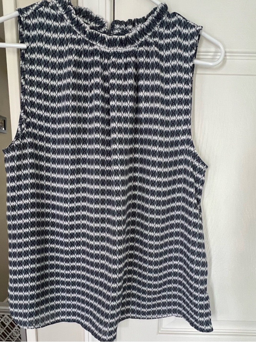 Banana Republic Black & White Sleeveless Mock Neck Geometric Camisole